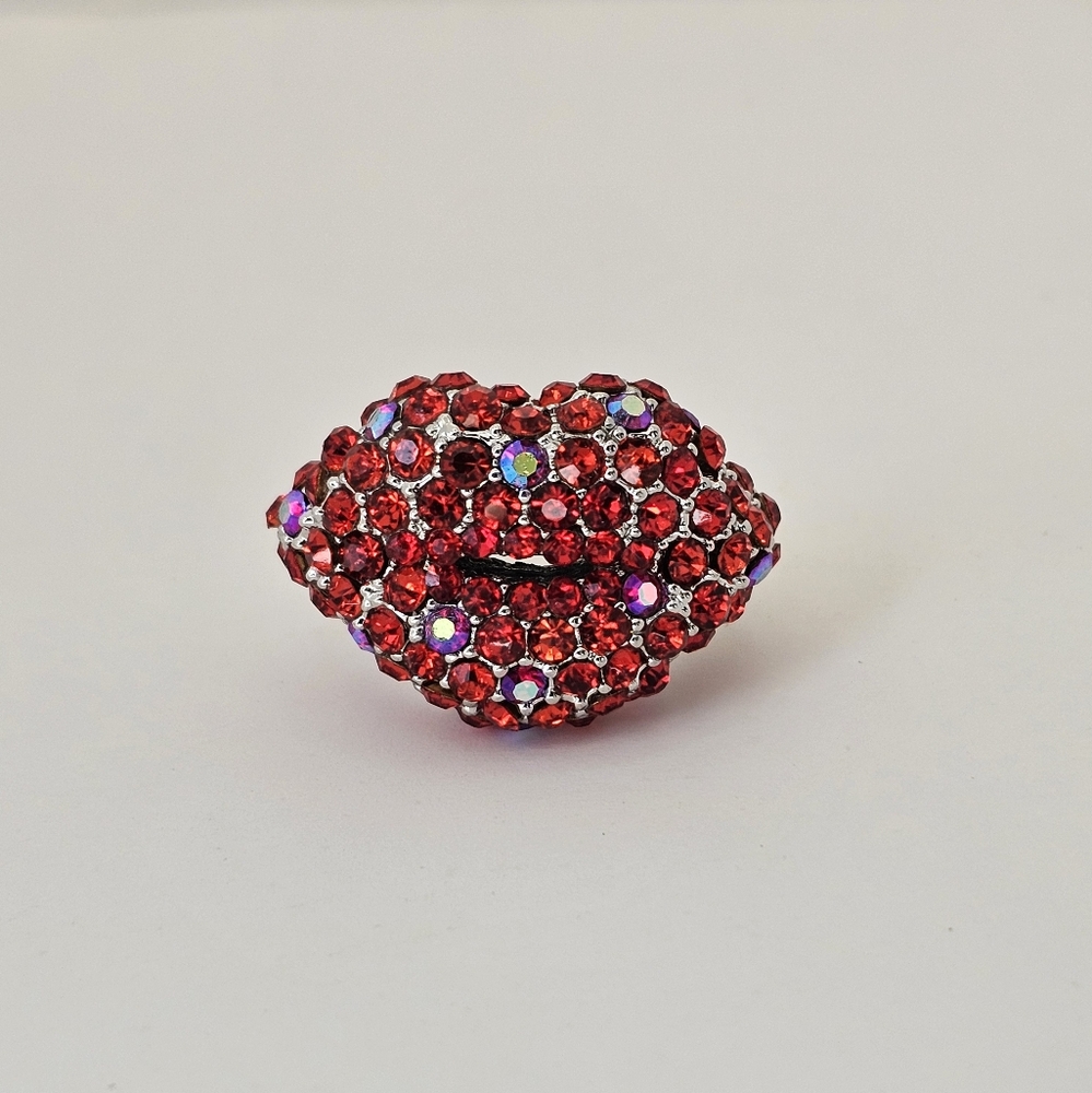 RARE Bath & Body Works Rhinestone Lips 💋 Ring Silver Plated. Sz 7! - Picture 3 of 11
